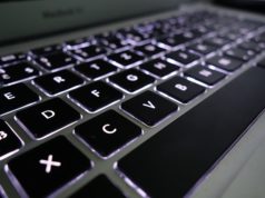 Cara Membersihkan Keyboard Laptop